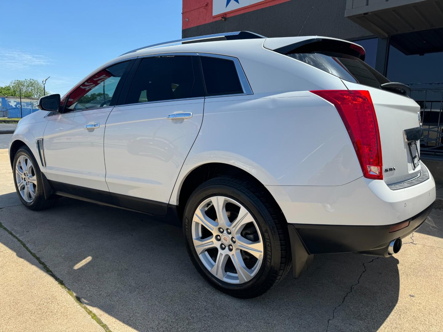 2016 WHITE CADILLAC SRX PERFORMANCE (3GYFNCE36GS) , located at 5900 E. Lancaster Ave., Fort Worth, TX, 76112, (817) 457-5456, 0.000000, 0.000000 - Photo#6